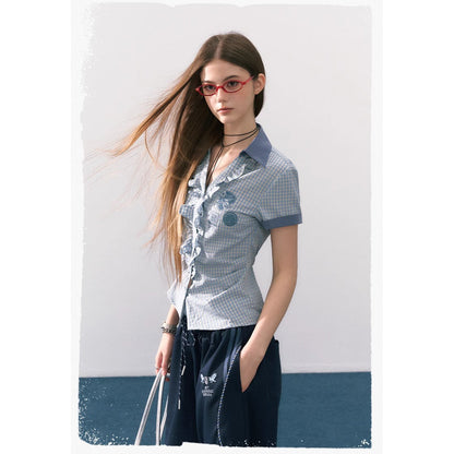 魔法学校のフリルチェックブラウス