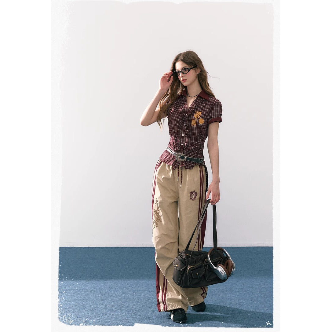 魔法学校のフリルチェックブラウス