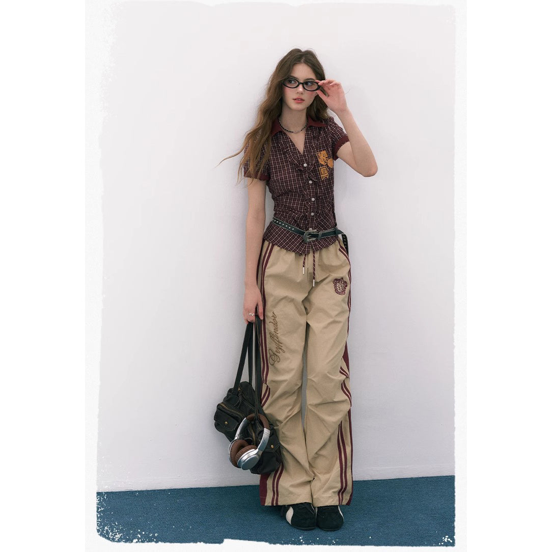 魔法学校のフリルチェックブラウス