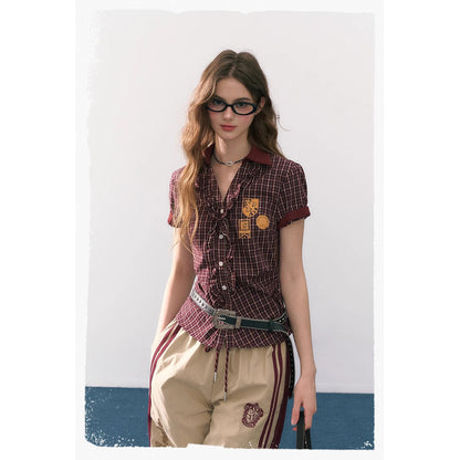 魔法学校のフリルチェックブラウス