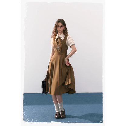 魔法学校の刺繍ジャンパースカートとブラウスとリボンタイ