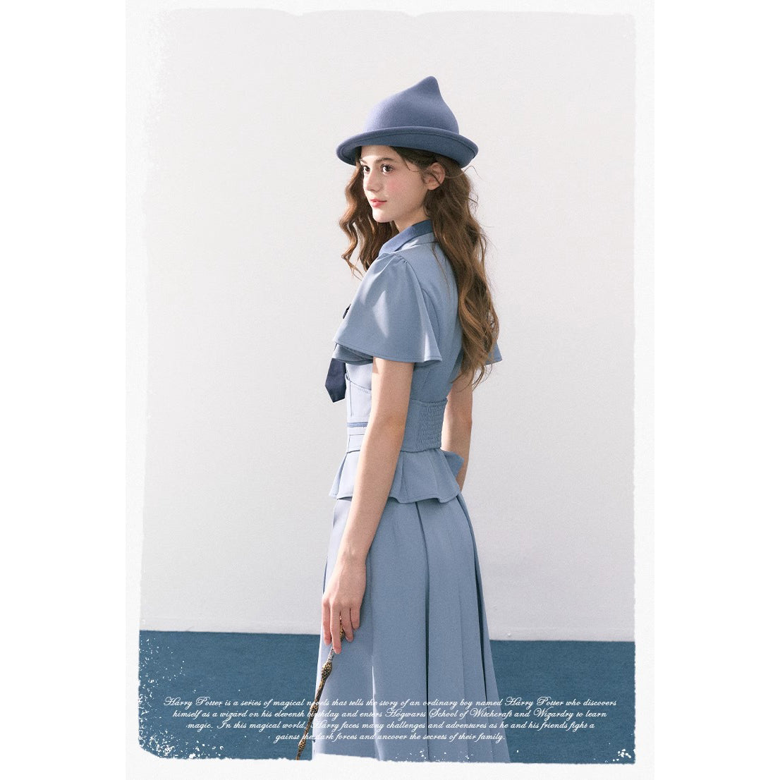 魔法学校の刺繍トップスとコルセットと刺繍プリーツスカート