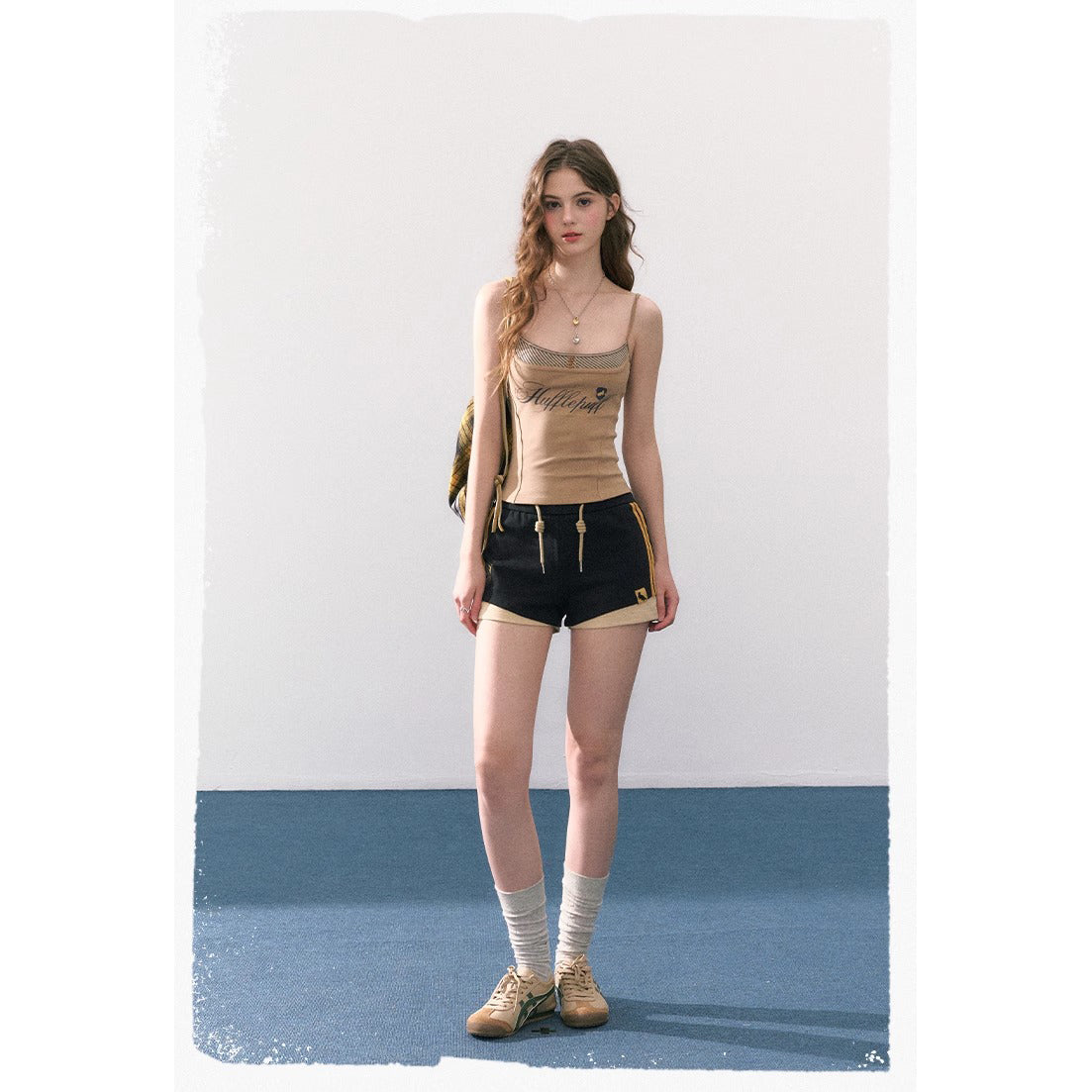 魔法学校の刺繍ストライプシャツとキャミソール