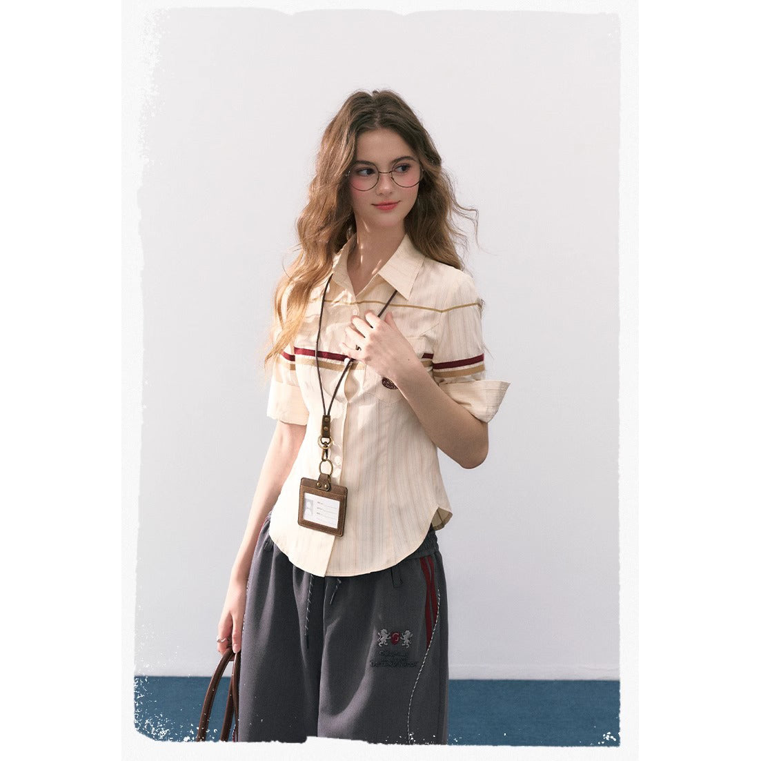 魔法学校の刺繍ストライプブラウス