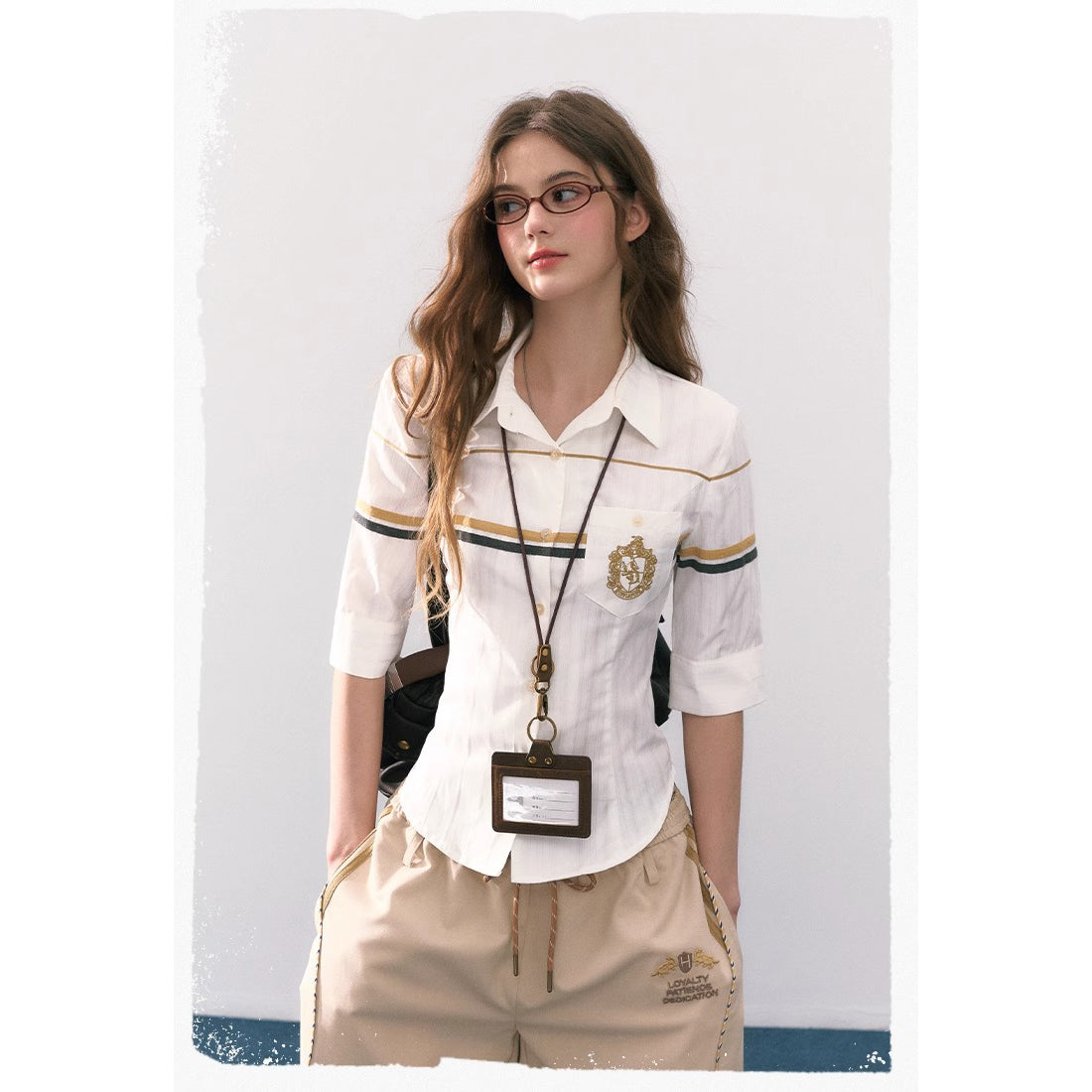 魔法学校の刺繍ストライプブラウス