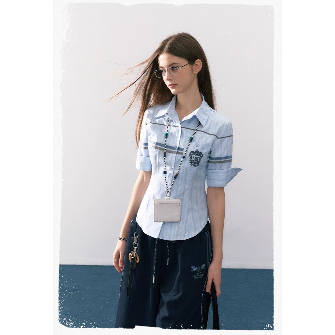 魔法学校の刺繍ストライプブラウス