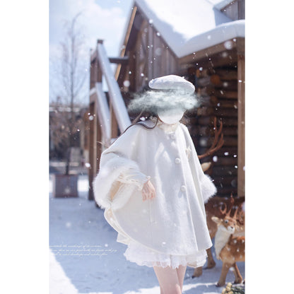 純白のお嬢様のウールケープコート