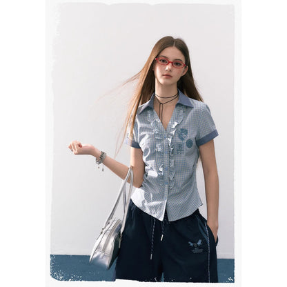 魔法学校のフリルチェックブラウス