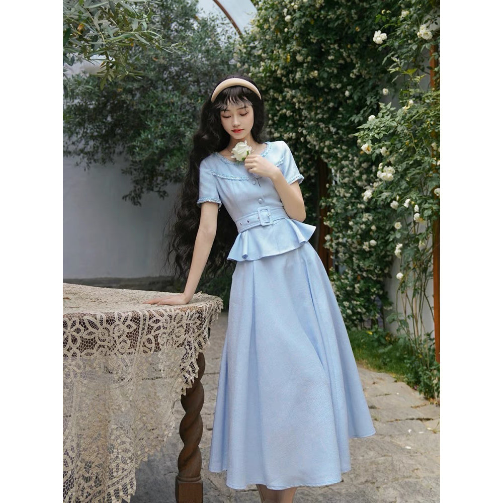 霧青の空色レトロトップスとスカート