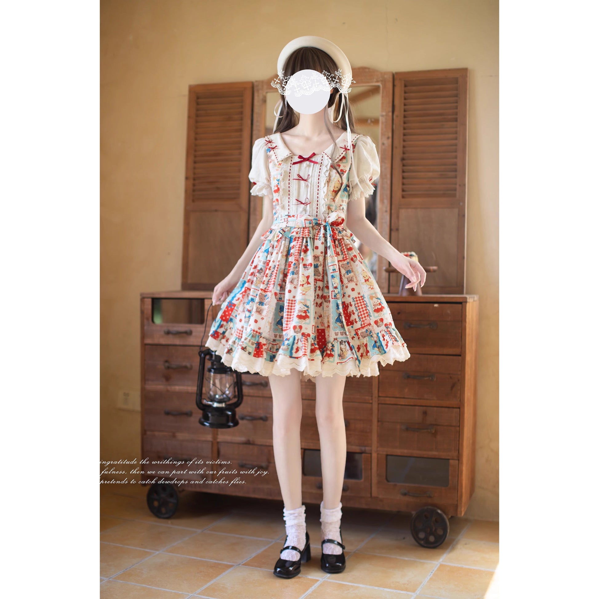 絵本の挿絵の刺繍ワンピース