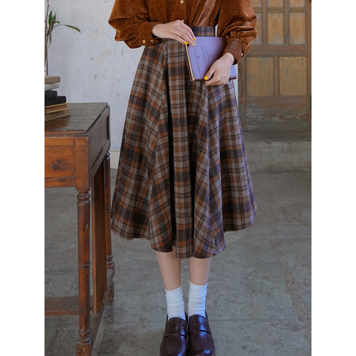 焦茶格子柄のアンブレラスカート