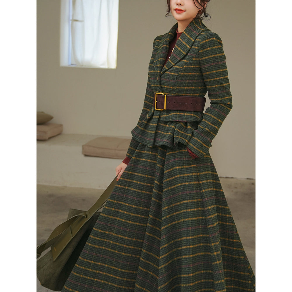 墨緑の格子柄ウールジャケットとアンブレラスカート