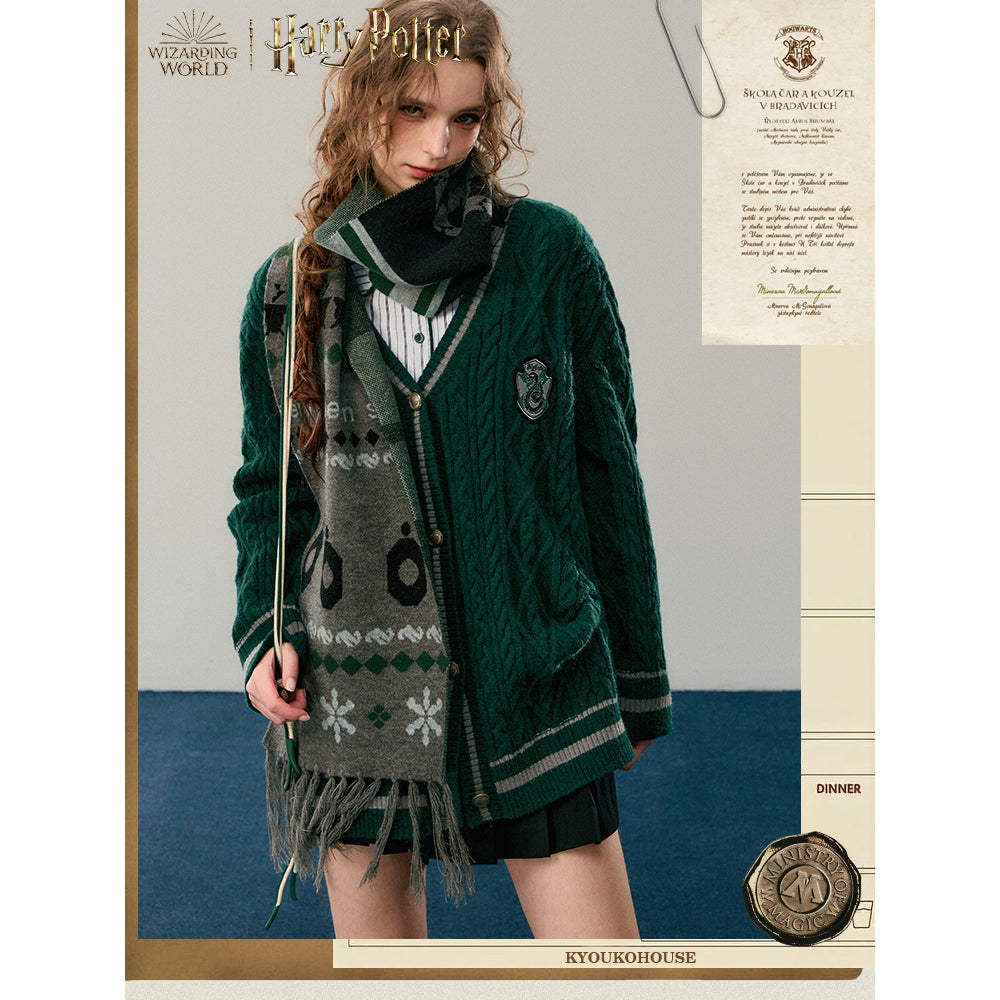 魔法学校のニットカーディガン