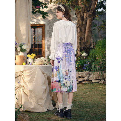 バラとアネモネのある日本の花瓶のスカート