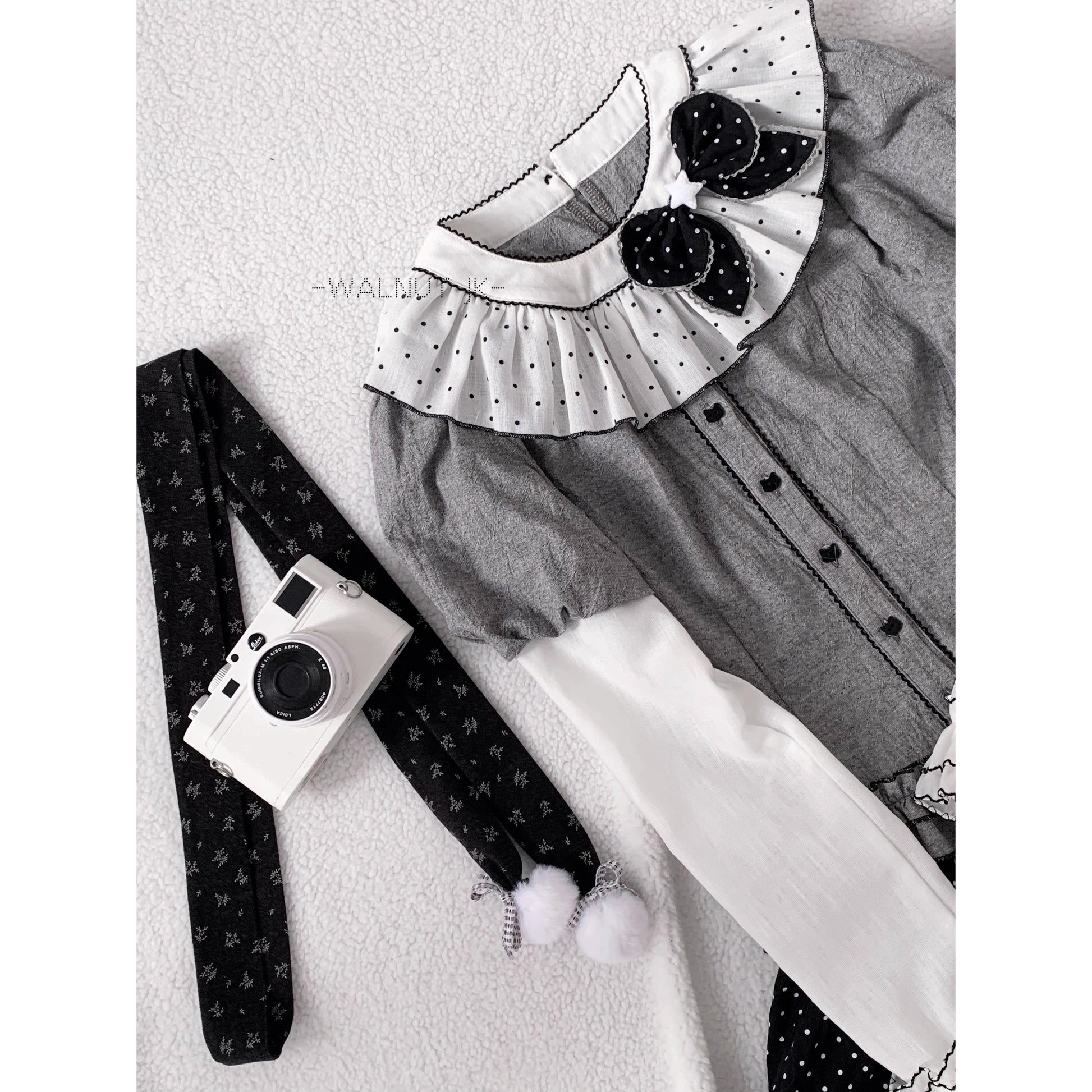 霧色のお嬢様トップスとティアードスカートとカーディガン