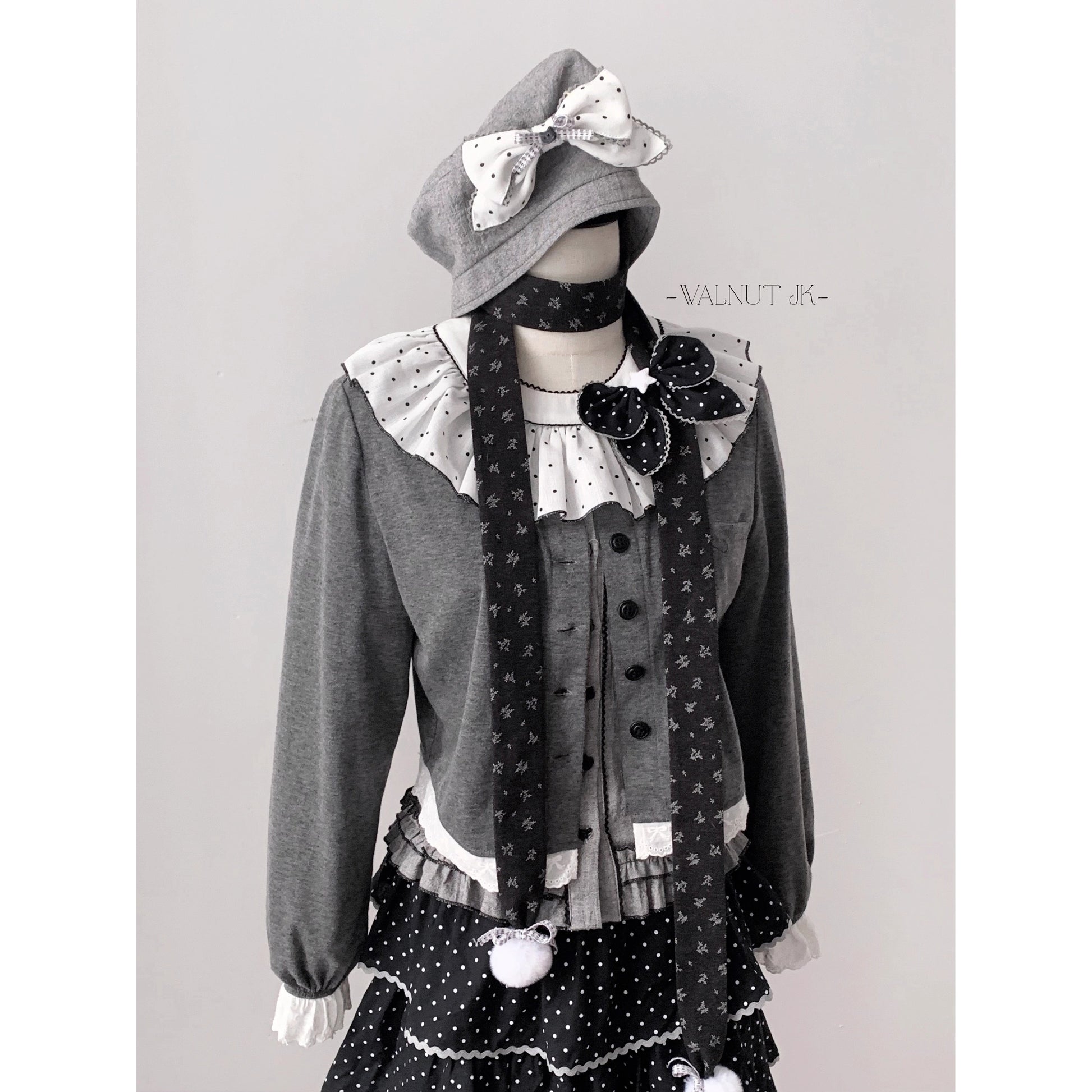 霧色のお嬢様トップスとティアードスカートとカーディガン