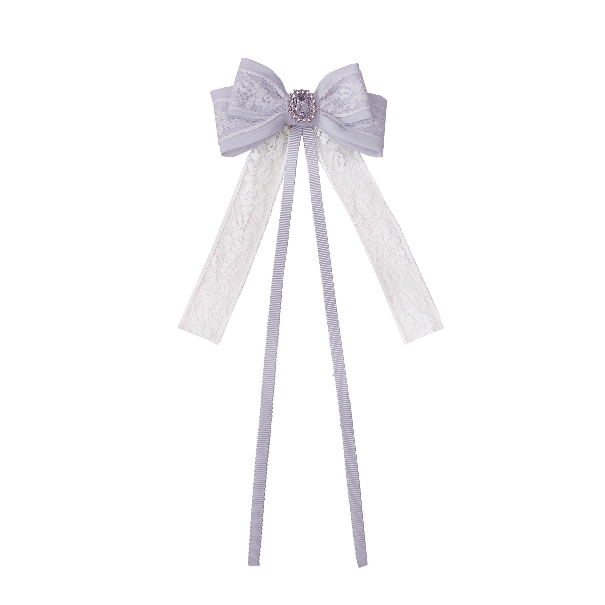 薄紫の令嬢のフリルジャンパースカートとブラウス