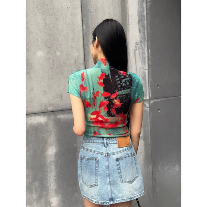 金魚の油彩画ハイネックトップス