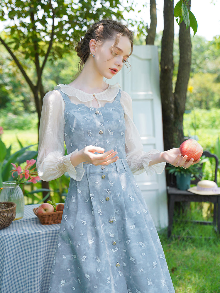 薄青の薔薇刺繍デニムビスチェとデニムフレアスカートとシフォンブラウス