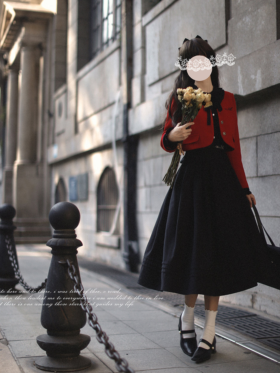 漆黒の文学少女ワンピースとショートジャケット