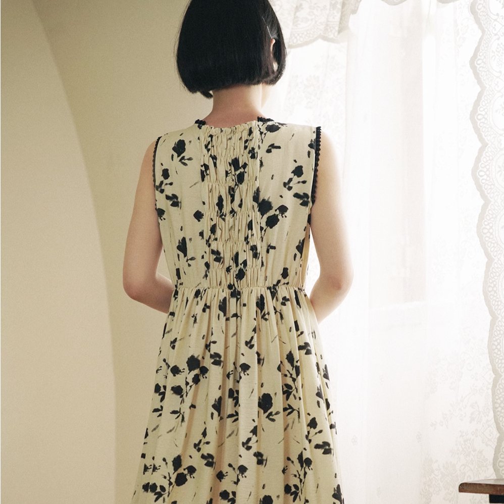 Japanese style lace round neck sleeveless dress Japanese style lace round neck sleeveless dress