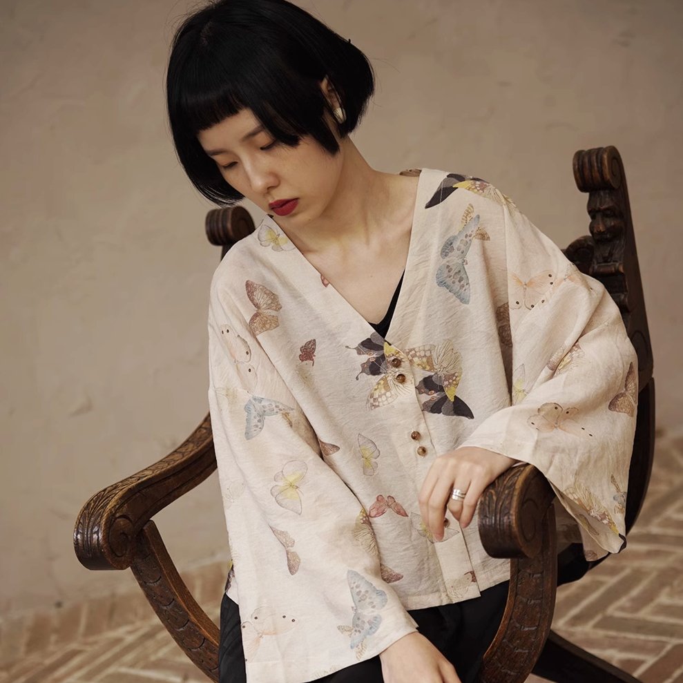 V-neck butterfly print shirt wide-sleeved short coat