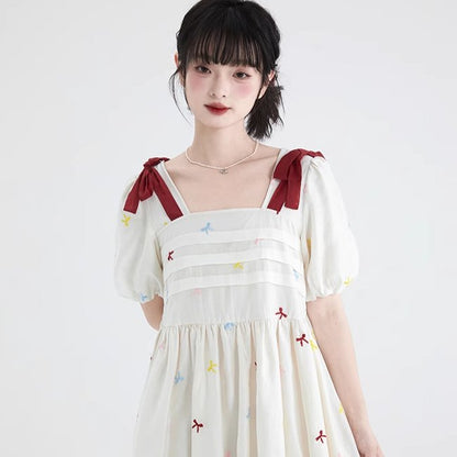 Well-tailored bow embroidered square neck Tencel dress