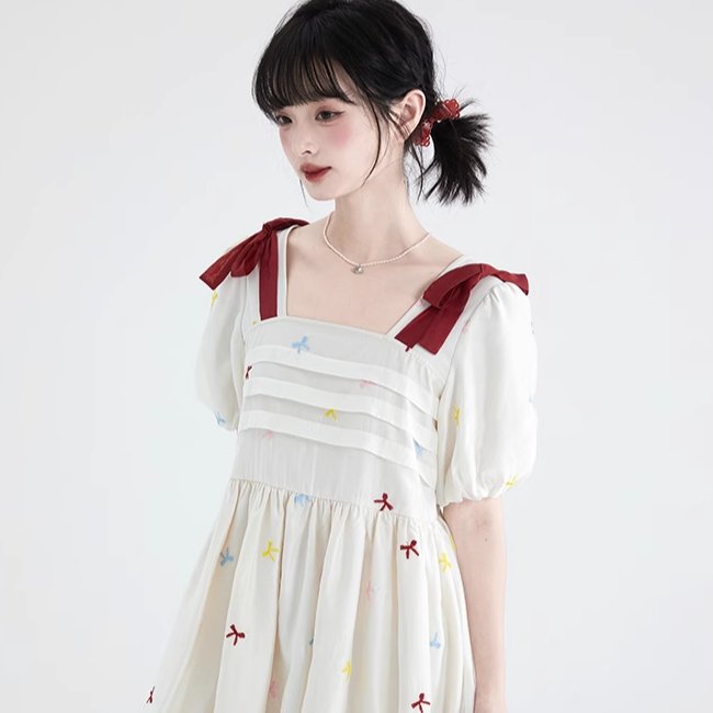 Well-tailored bow embroidered square neck Tencel dress