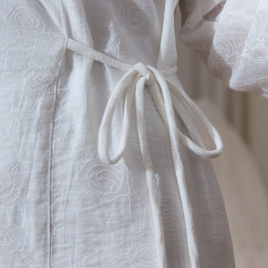 White Rose Romanticism Webbing Small Flying Sleeve Dress
