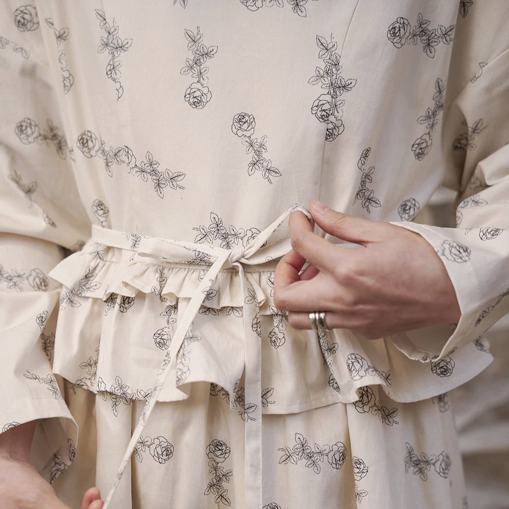 Yet Japanese style cream rose print skirt