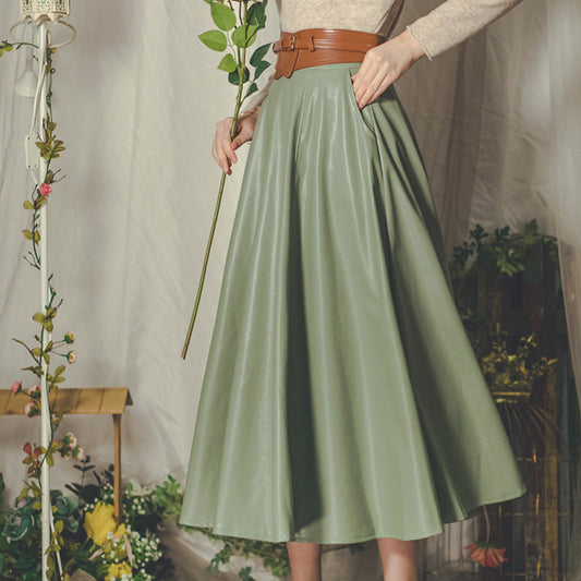 草原の若葉色レザースカート