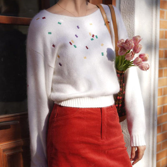 紙吹雪の刺繍ニットセーター