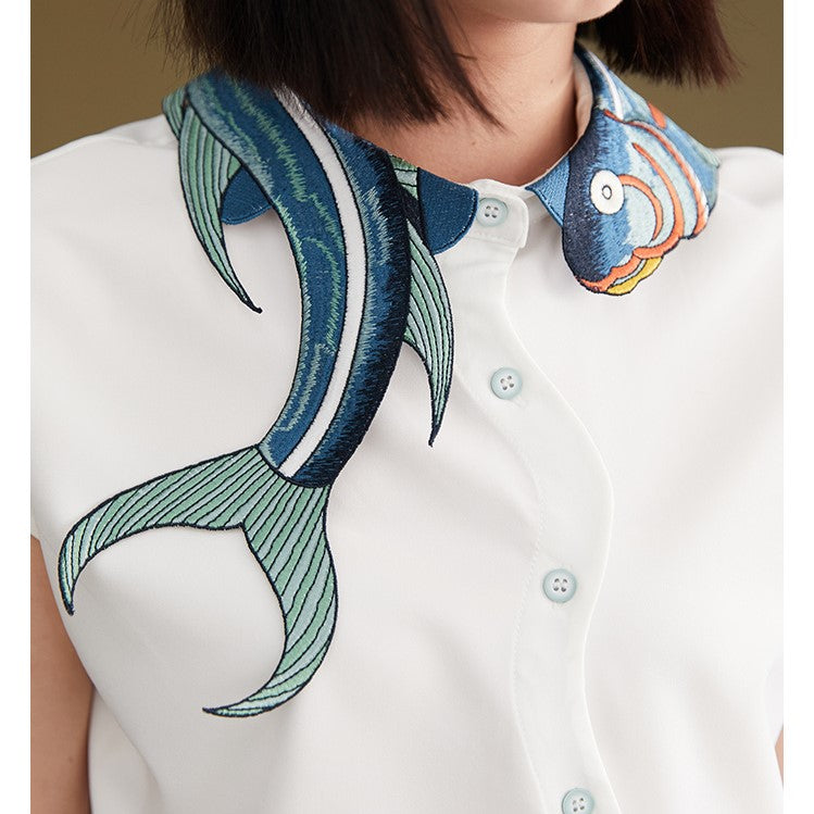 青錦鯉の刺繍襟ブラウス