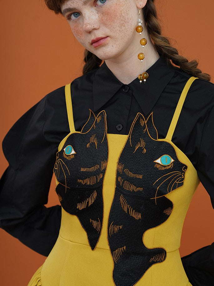 愛猫の刺繍サスペンダーワンピース