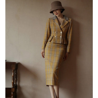 灰黄色の格子縞レトロジャケットとタイトスカートとフレアスカート