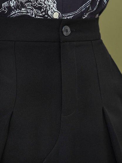 黒のお嬢様のアシンメトリースカート