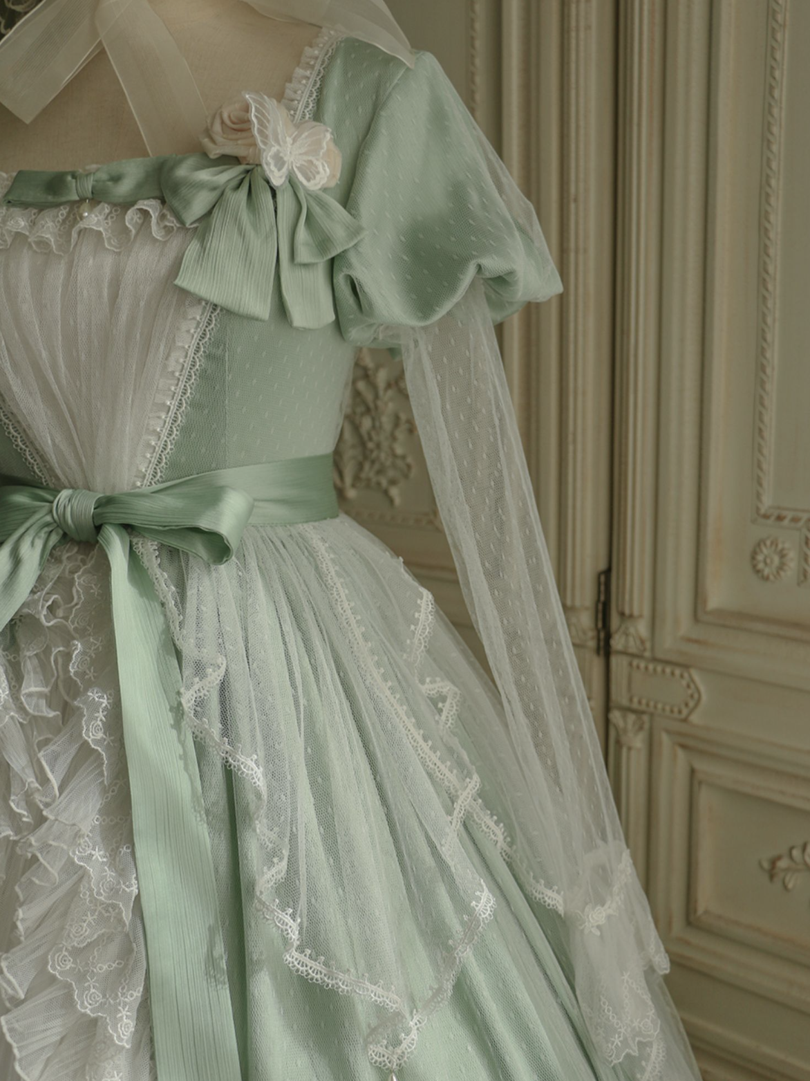 Light green queen lace-up classical dress remulia Light green queen lace-up classical dress remulia