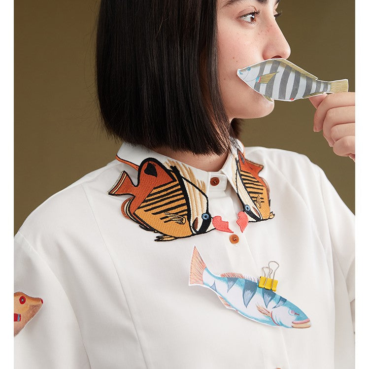 熱帯魚の刺繍襟ブラウス