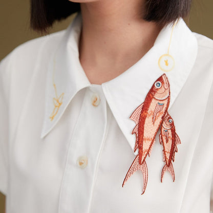 お魚の刺繍襟ブラウス