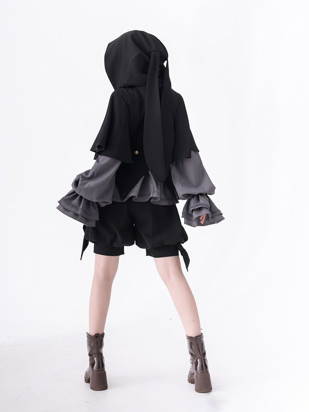 黒兎のお嬢様のフードジャケットとリボンブラウスとハーフパンツ[2023年7月中旬発送予定]