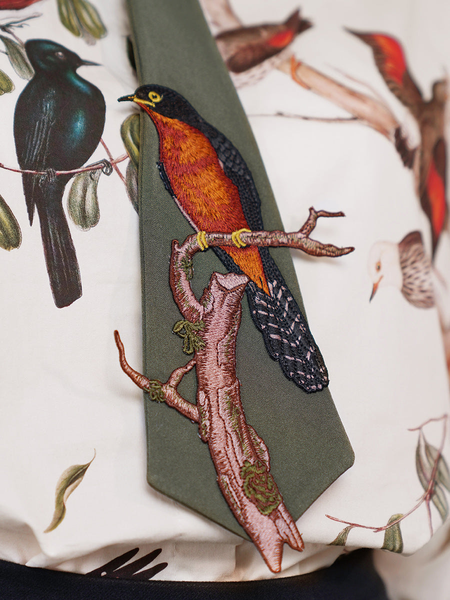 枝に遊ぶ小鳥の刺繍ネクタイ