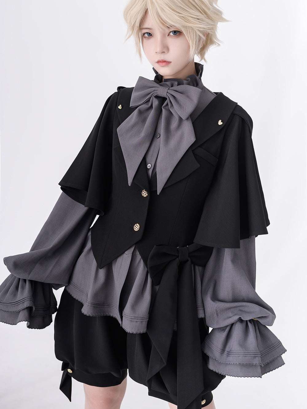 黒兎のお嬢様のフードジャケットとリボンブラウスとハーフパンツ[2023年7月中旬発送予定]