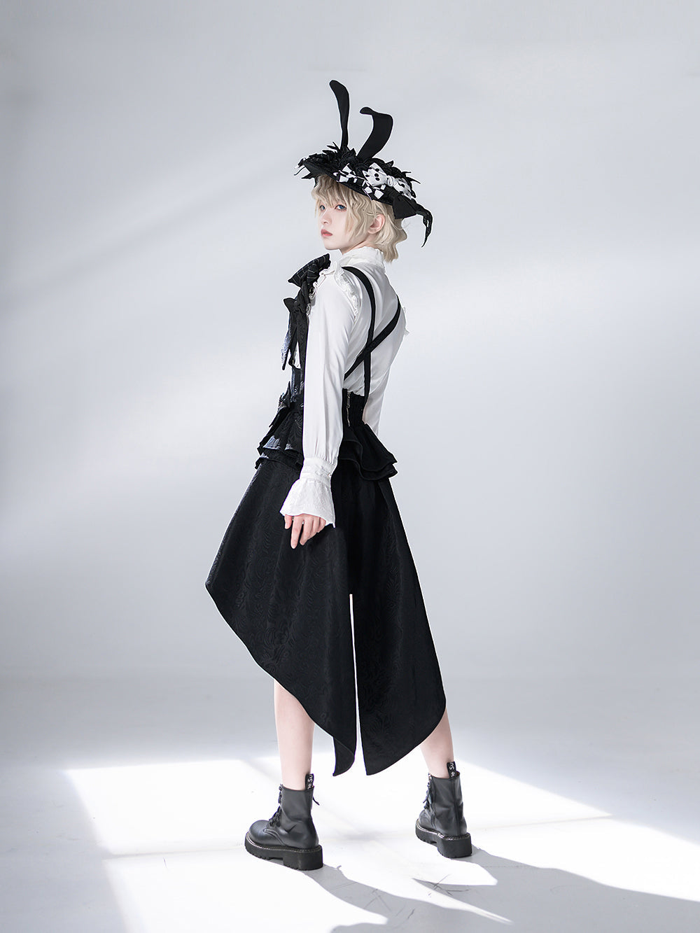 公爵騎士のジャガードコルセットと刺繍ブラウスとストライプハーフパンツとストライプバックリボンとリボンブローチと帽子[2023年7月中旬発送予定]