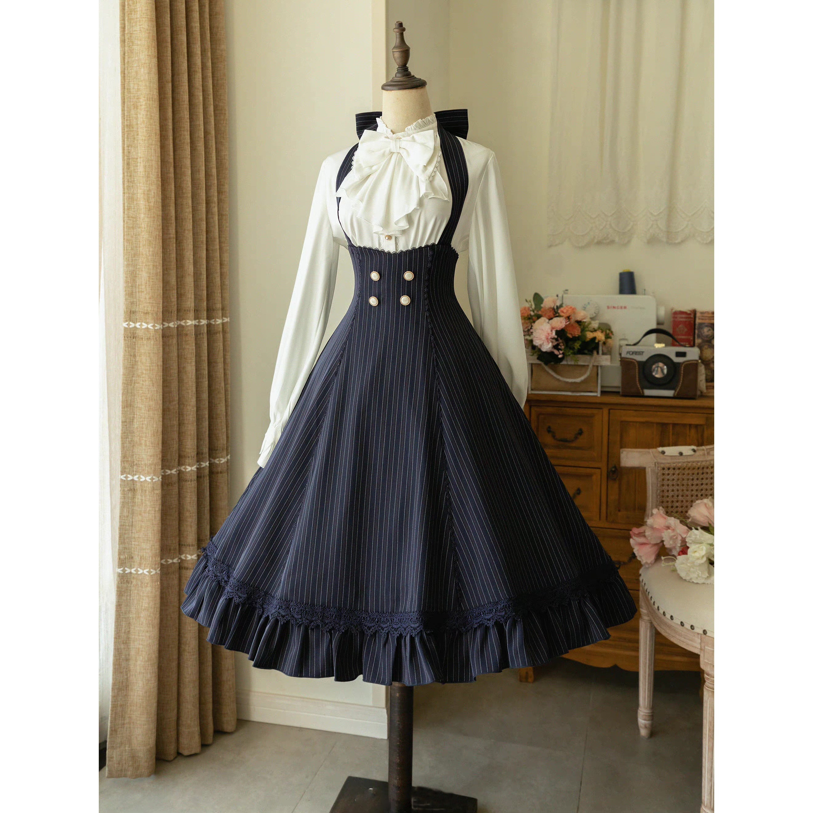 British lady jumper skirt / high neck ribbon blouse