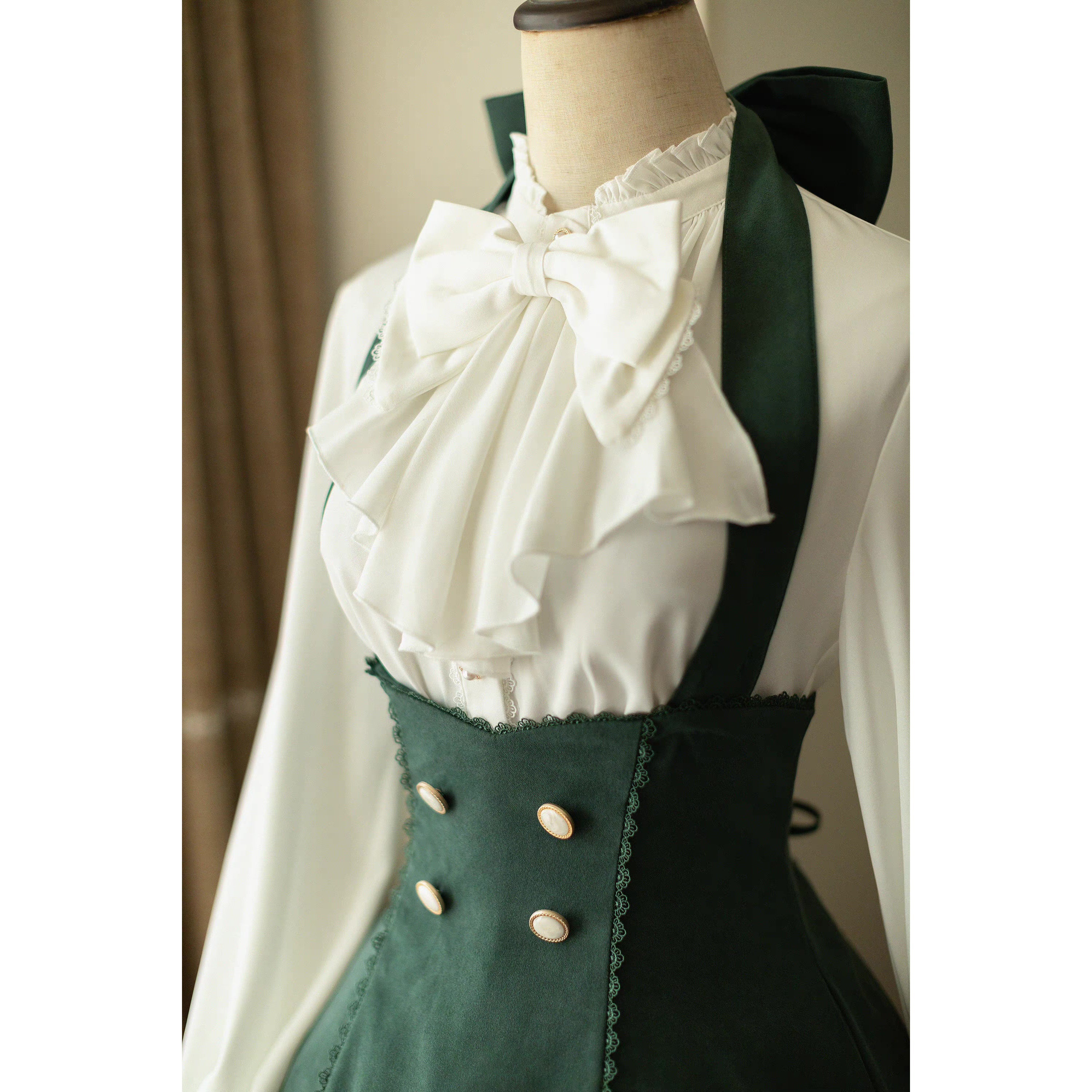 British lady jumper skirt / high neck ribbon blouse