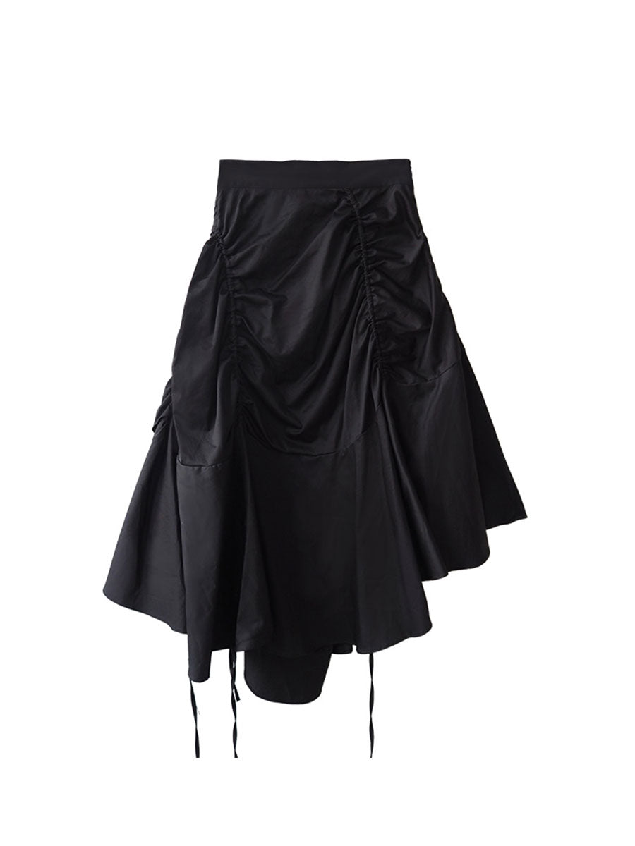 黒の揺らぎスカート