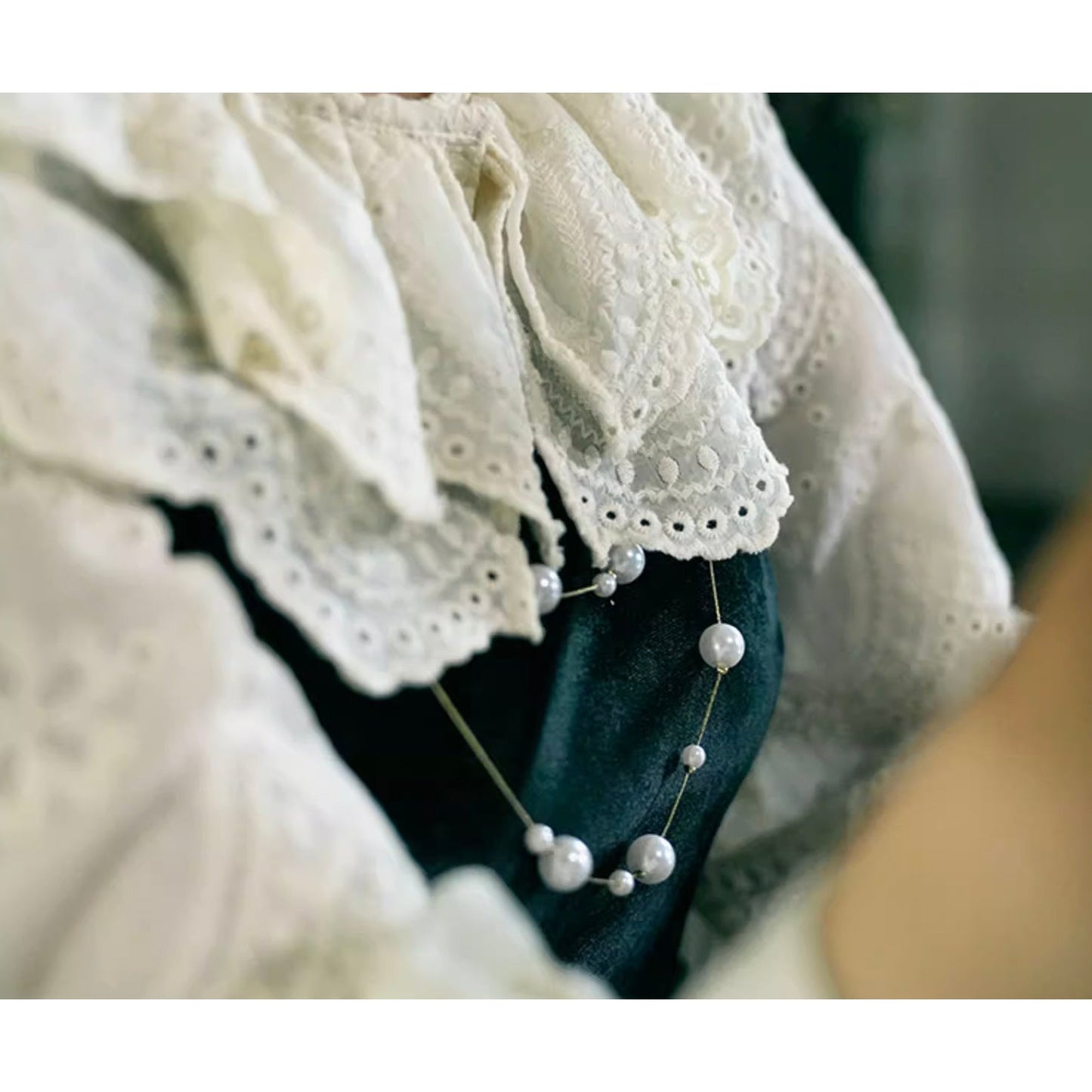 漆黒の舞踏会のベルベットジャンパースカート