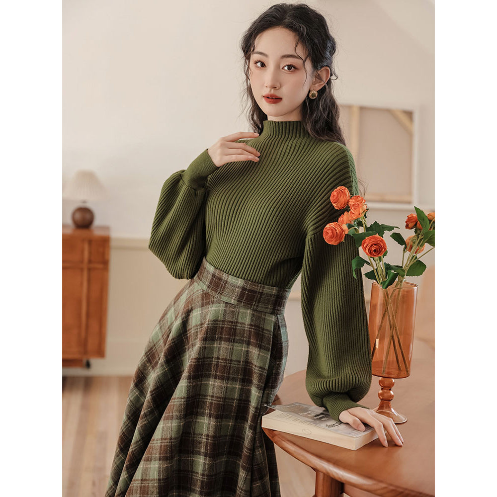 茶緑の格子柄レトロスカートとハイネックセーター