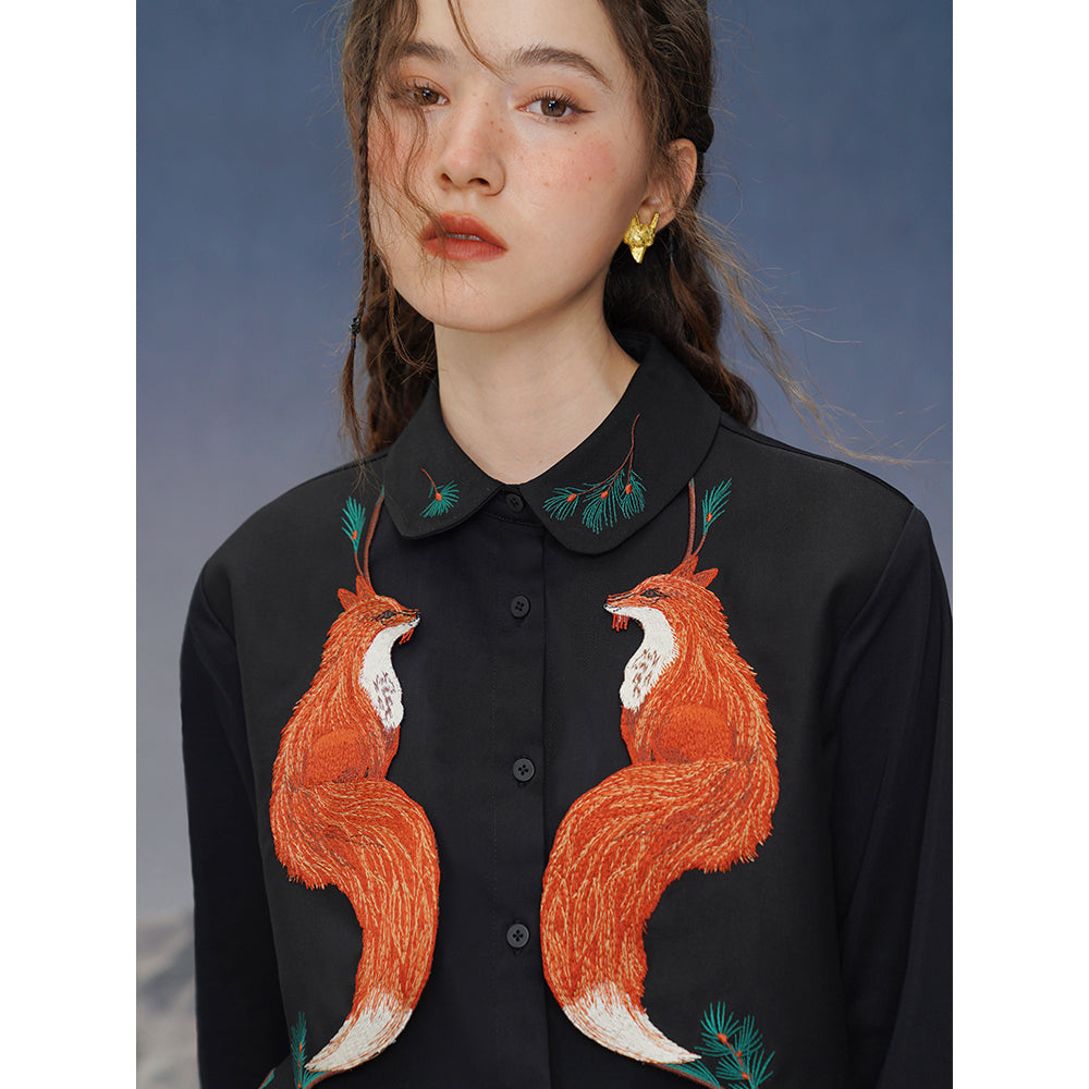 赤狐と松の梢の刺繍ブラウス
