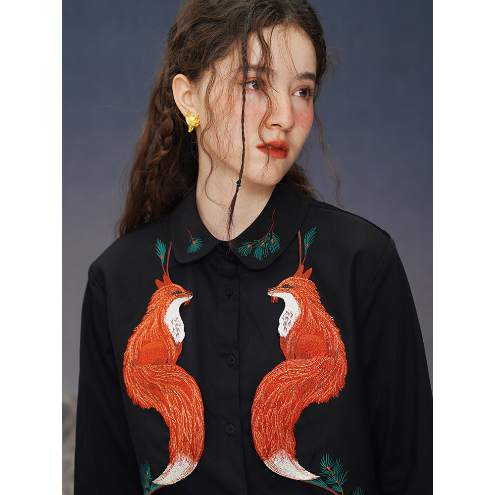 赤狐と松の梢の刺繍ブラウス